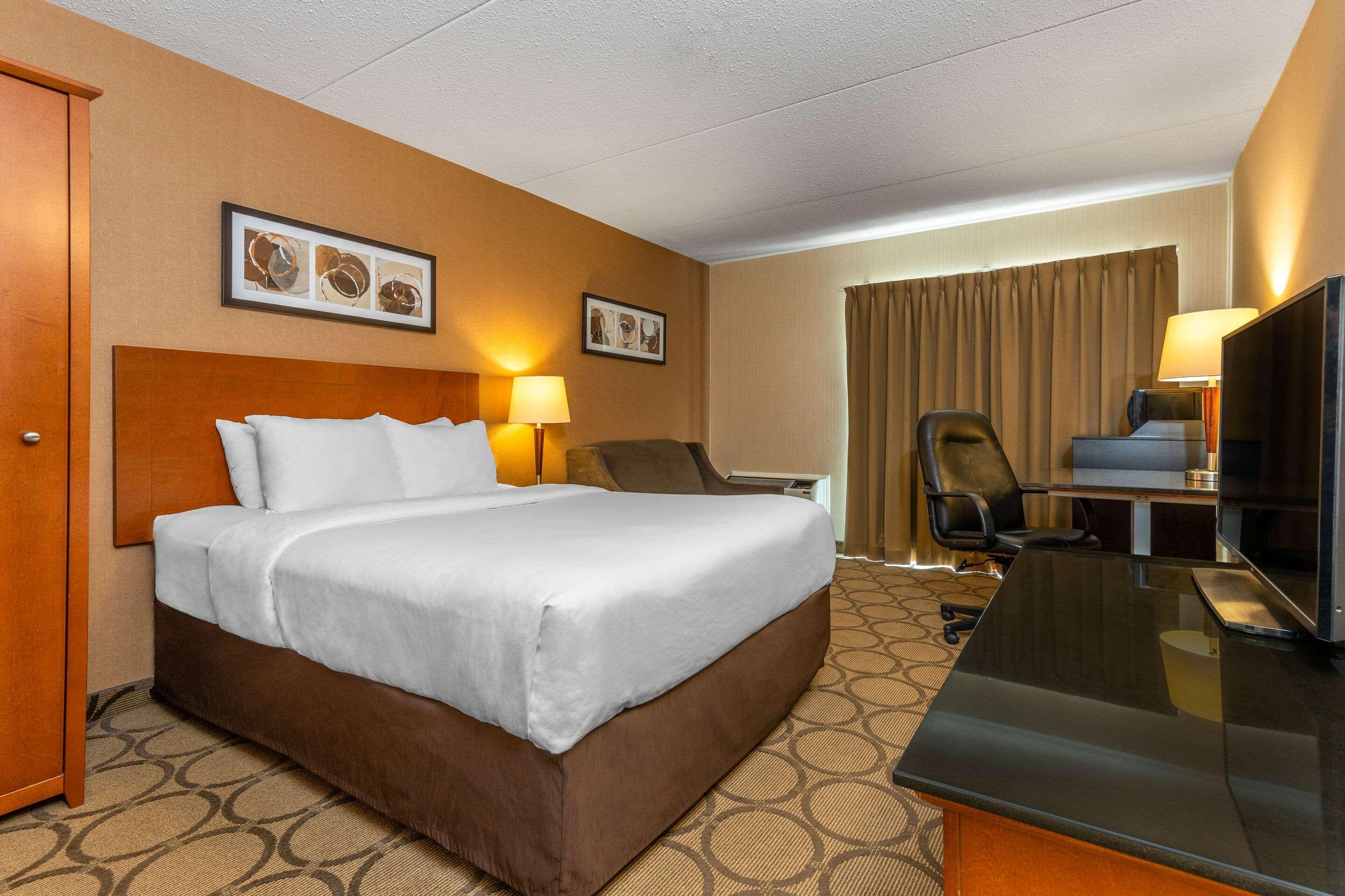 Comfort Inn Hwy 401 Kingston Exterior photo