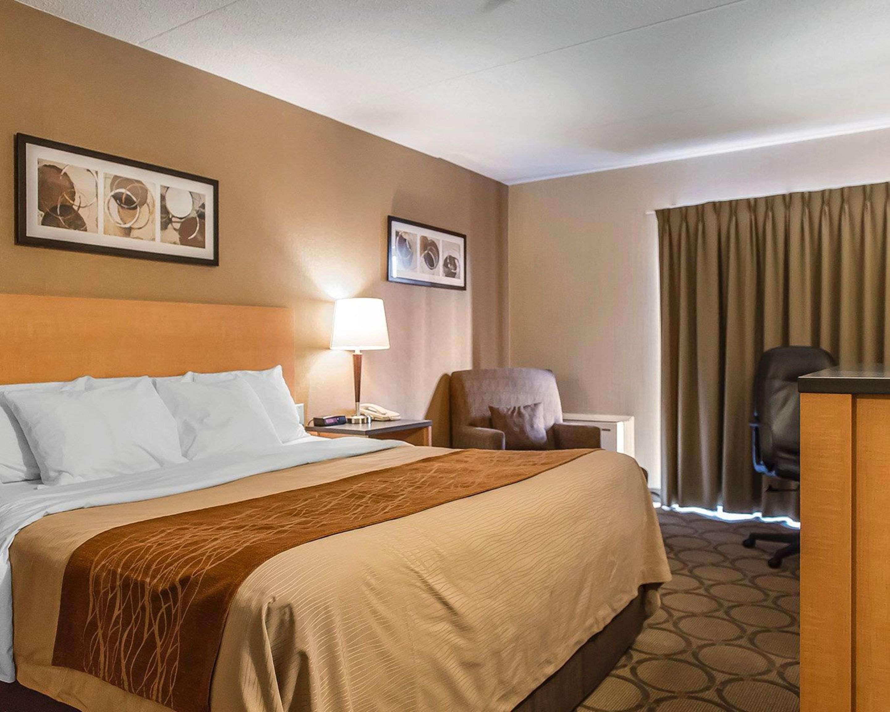 Comfort Inn Hwy 401 Kingston Exterior photo