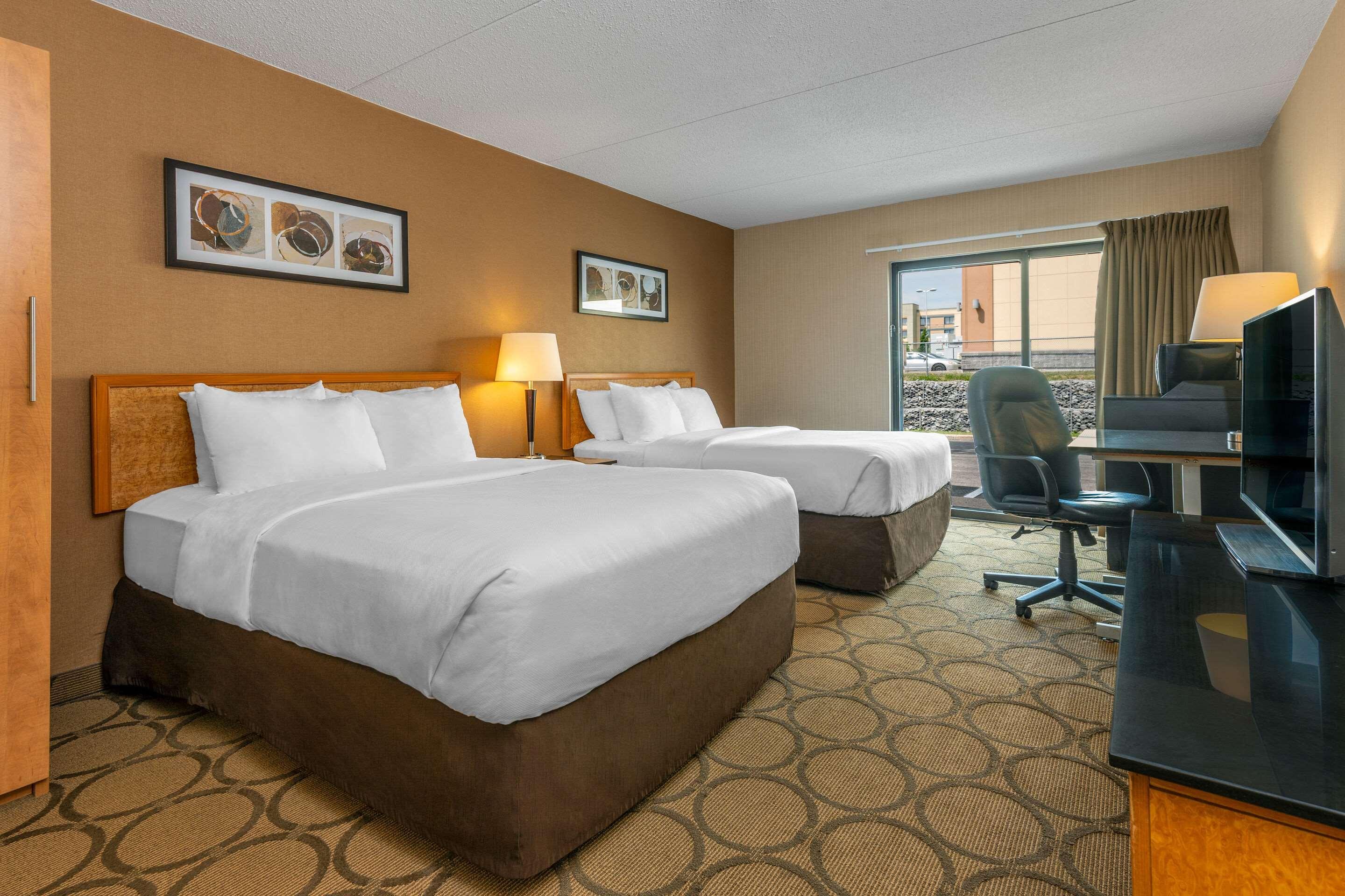 Comfort Inn Hwy 401 Kingston Exterior photo