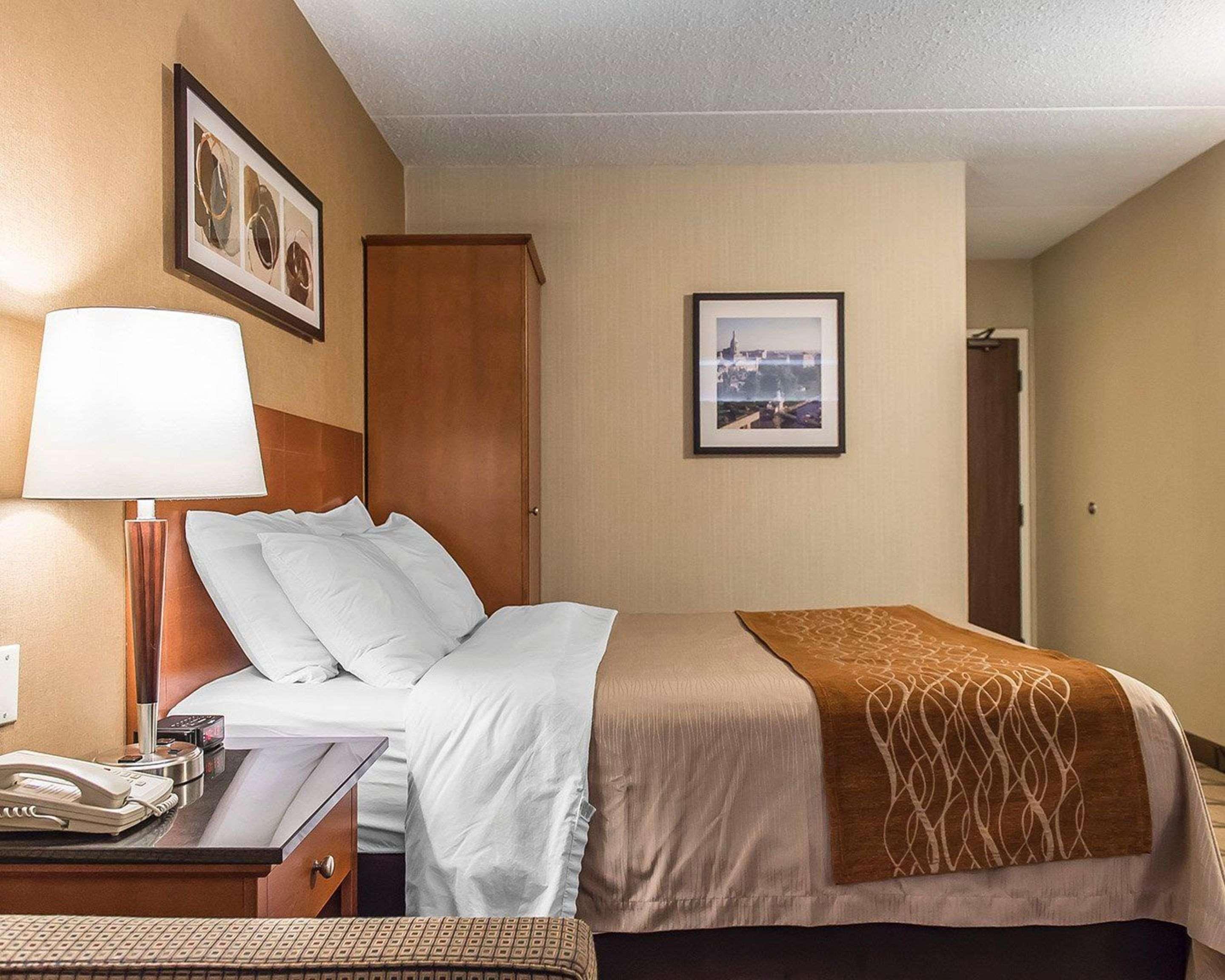 Comfort Inn Hwy 401 Kingston Exterior photo