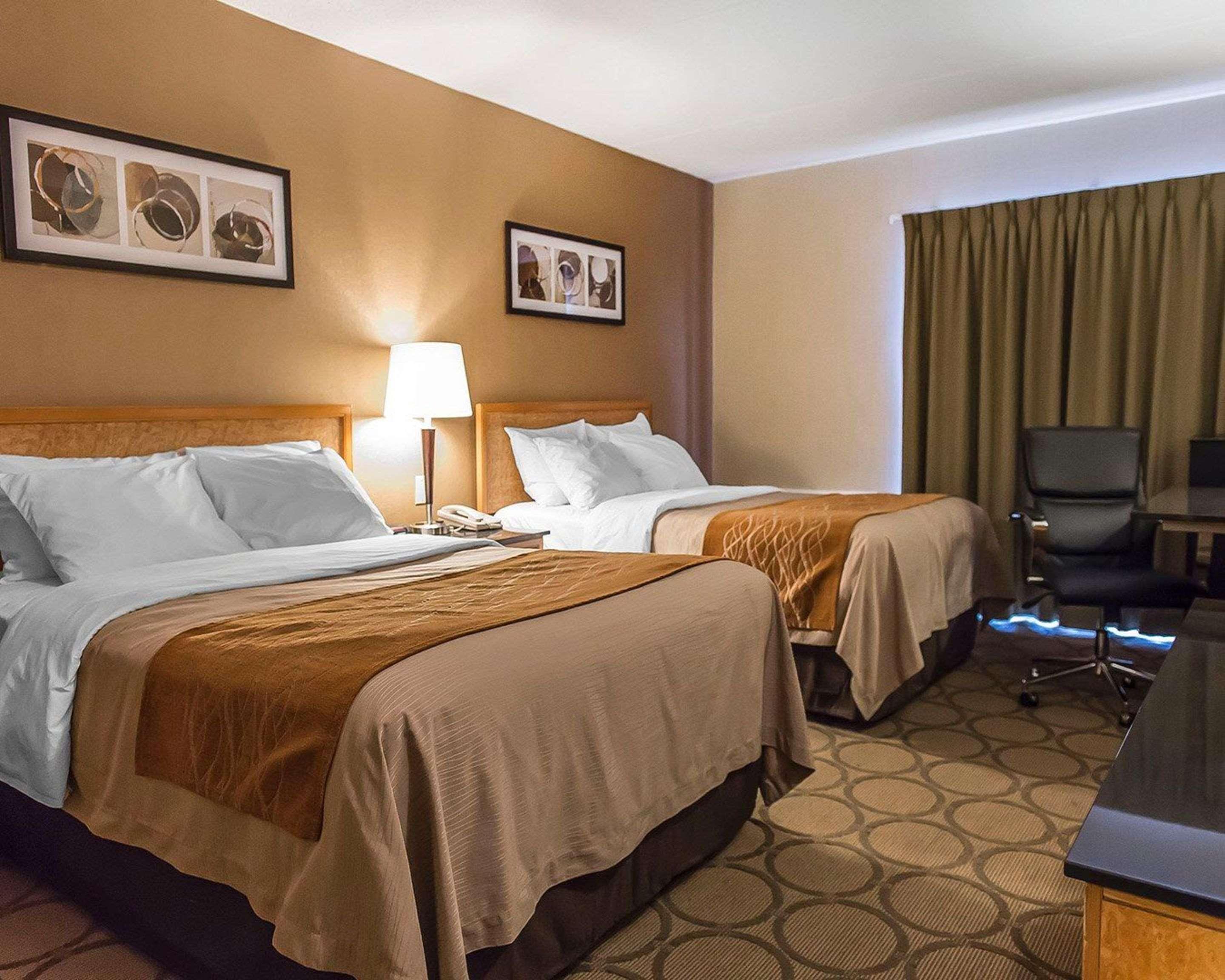 Comfort Inn Hwy 401 Kingston Exterior photo