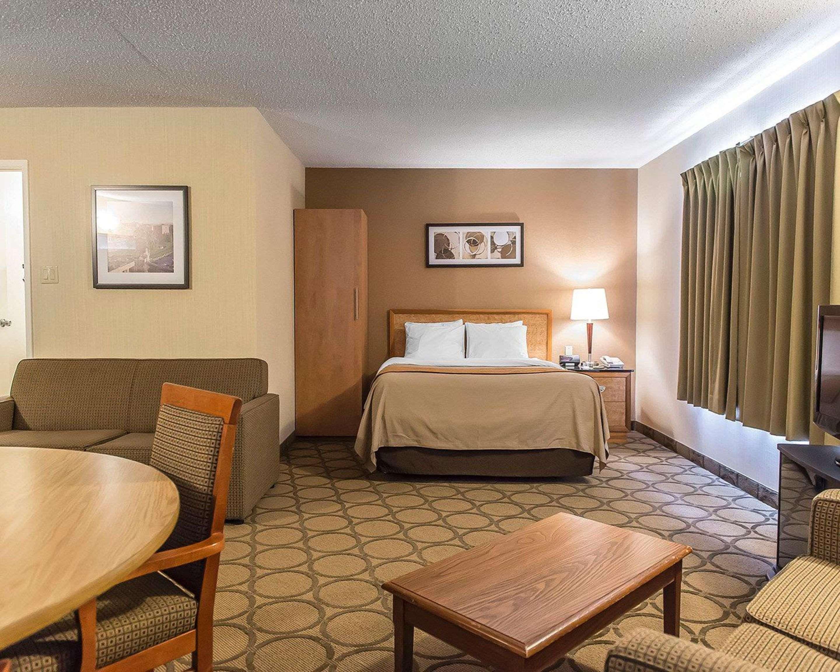 Comfort Inn Hwy 401 Kingston Exterior photo